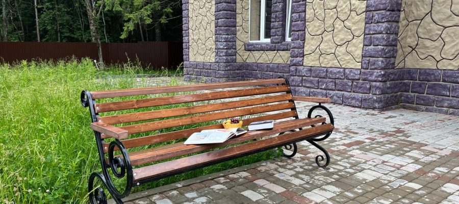 двор в пансионате в Воздвиженском