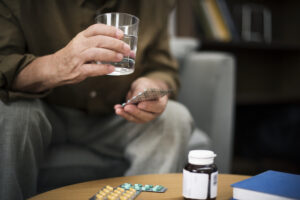 прием лекарств у пожилых