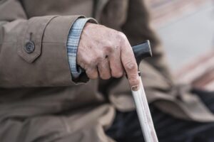 что делать, если пожилой человек упал
